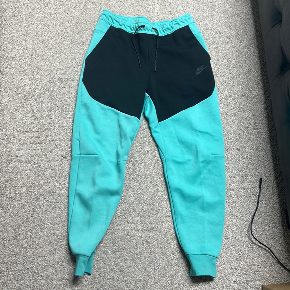 Nike tech sweat pants